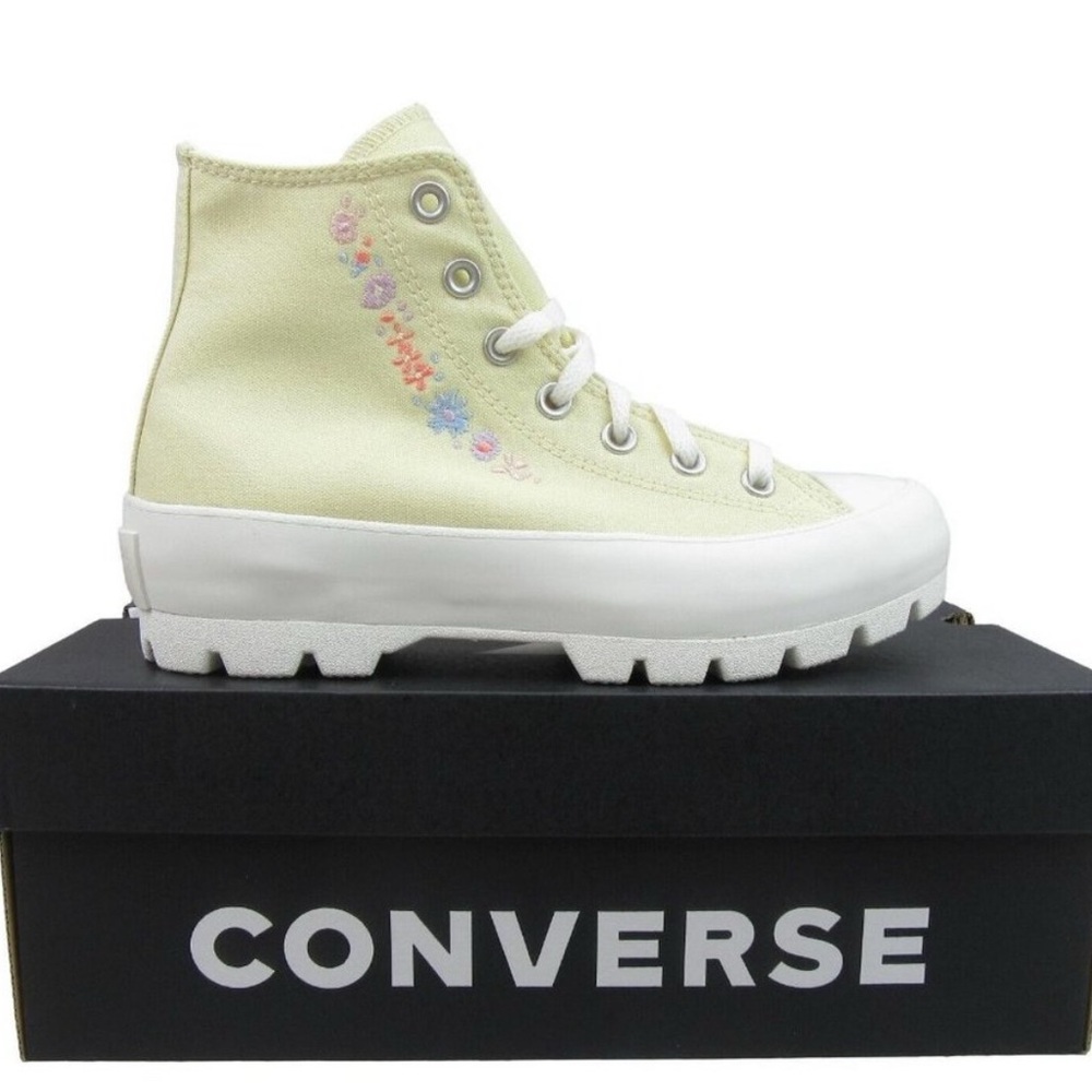 Converse Chuck Taylor All Star Lugged High-Top Sneakers. Lemon Drop. NWOT